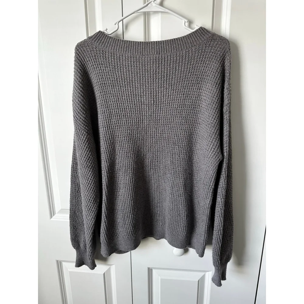 a.n.a a new approach Gray V-Neck Sweater M - Picture 2 of 5